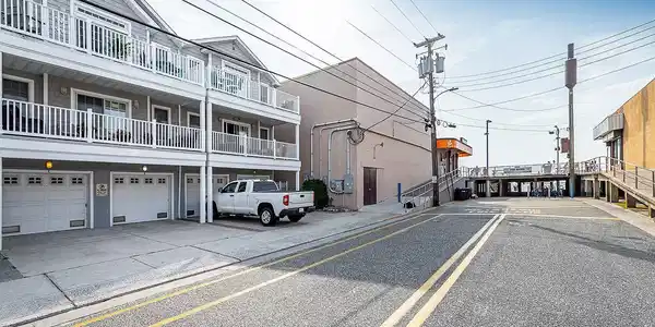 407 E Pine Avenue