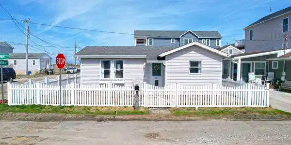 631 W Montgomery Avenue