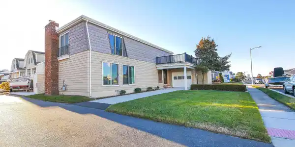 3201 Bayland Drive