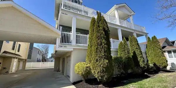 106 E Poplar Avenue