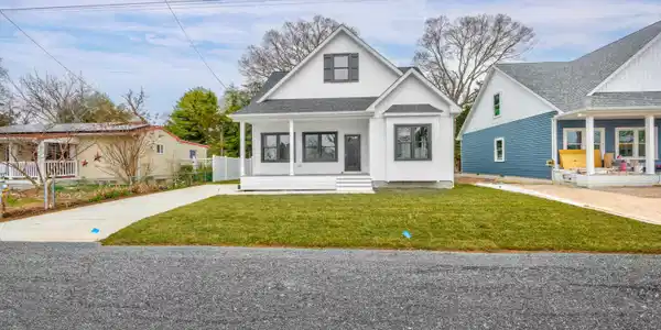 15 Oak Avenue