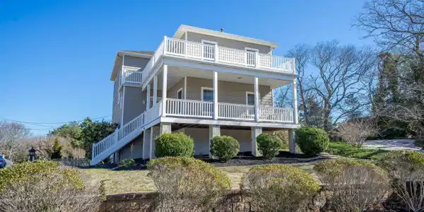 1003 Crest Place