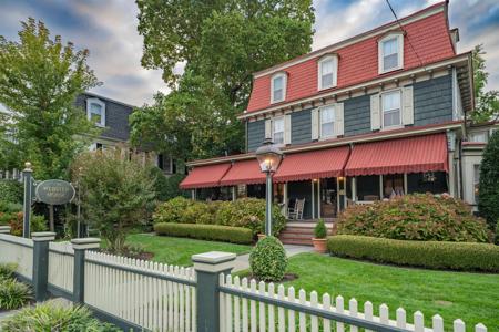 933 Washington Street