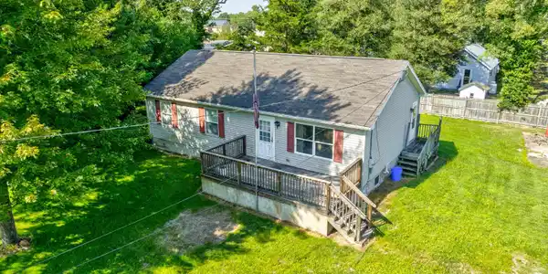 15 Locust Road
