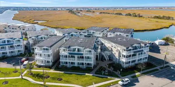 700 Ocean Drive