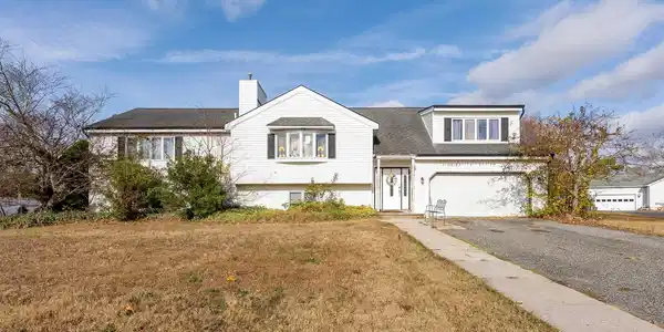 7 Meadow Creek Drive