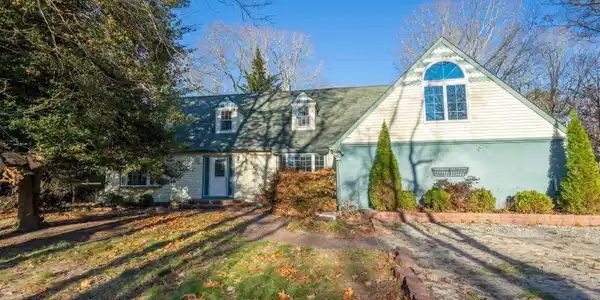 42 Robin Drive