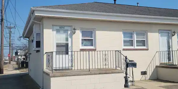 327 W Maple Avenue