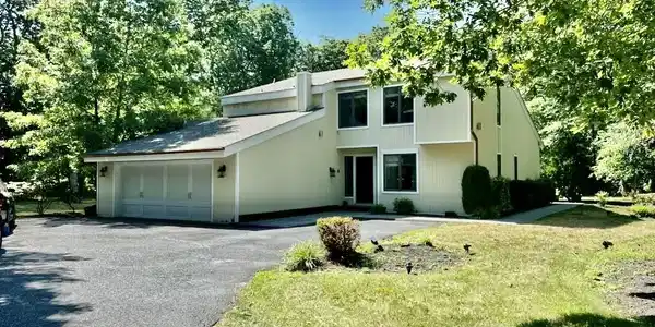 12 Chestnut Oak Drive