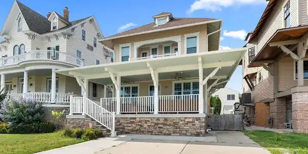821 Beach Avenue