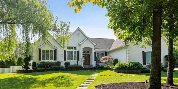 4 Holly Knoll Drive