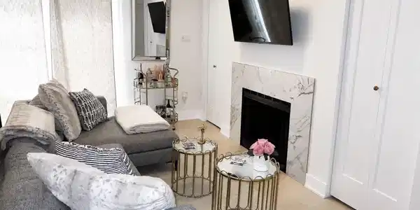 Image 3: Living Room