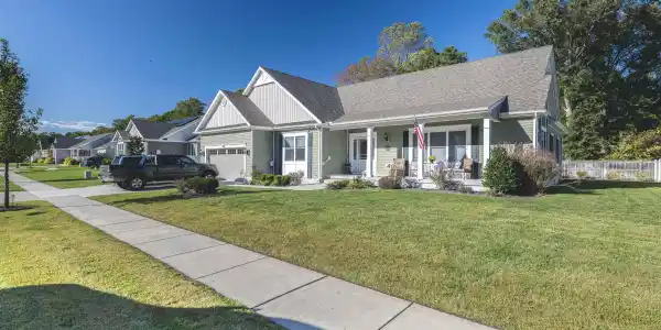 10 Canterbury Way