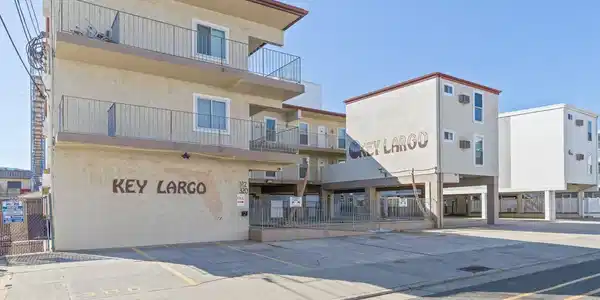 320 E Wildwood Avenue