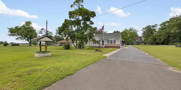 545 Breakwater Road