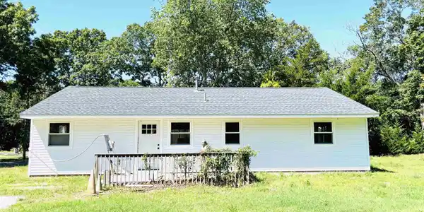 390 Court House S Dennis Road