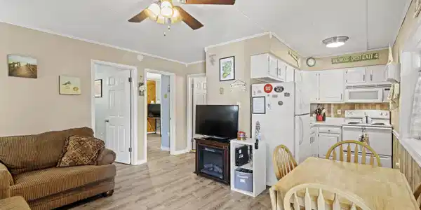 135 E Lavender Rd