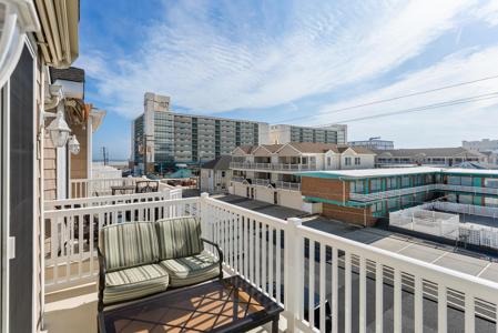 305 E Bennett Avenue