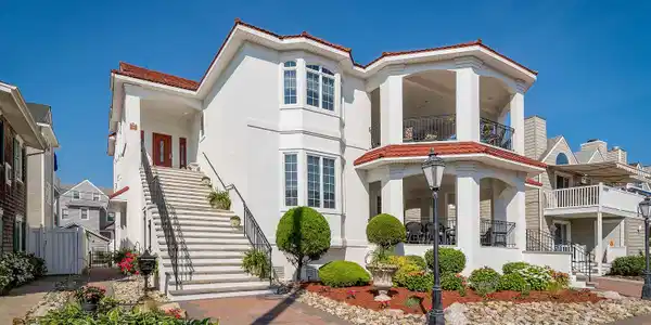 905 Saint Charles Place