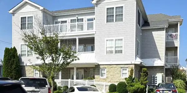 201 E Roberts Avenue
