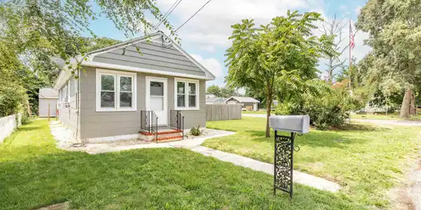 502 E Jacksonville Avenue