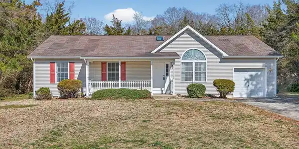 8 Meadows Edge Drive