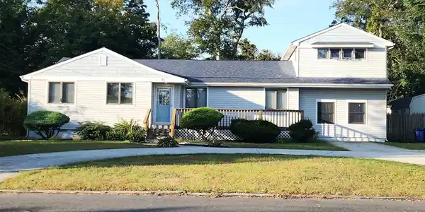 11 E Romney Place
