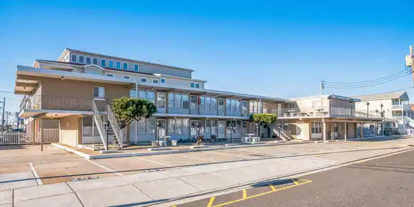 422 E 4th Street