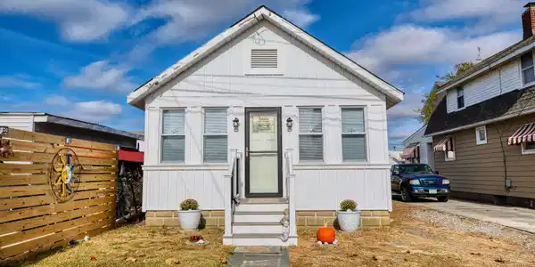 239 W Delaware Parkway