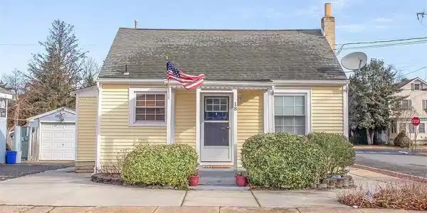18 Pershing Avenue