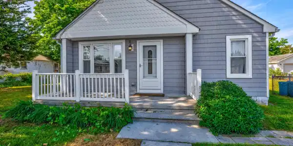 420 E Jacksonville Avenue
