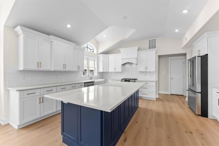 34 E 73rd Street