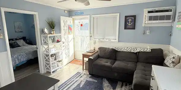 119 E Magnolia Avenue