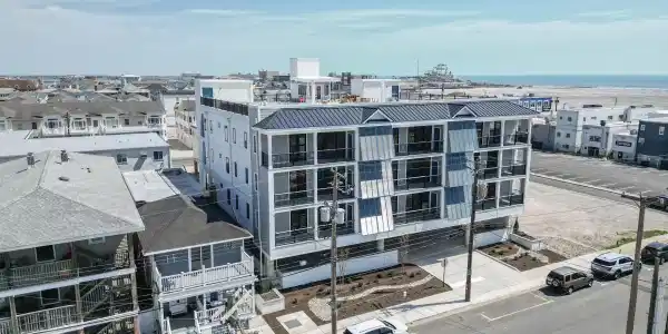 323 E Oak Avenue