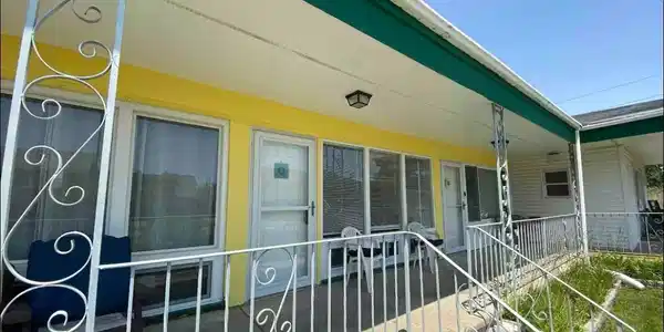 526 W Baker Avenue