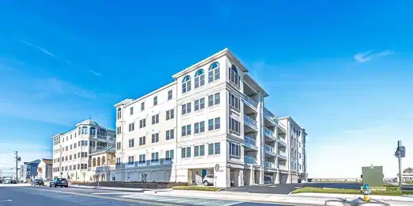 101 W Spruce Avenue