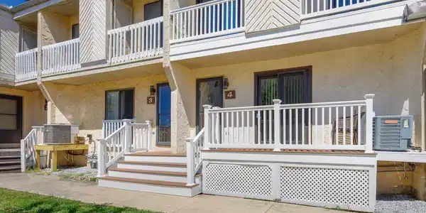 610 W Burk Avenue