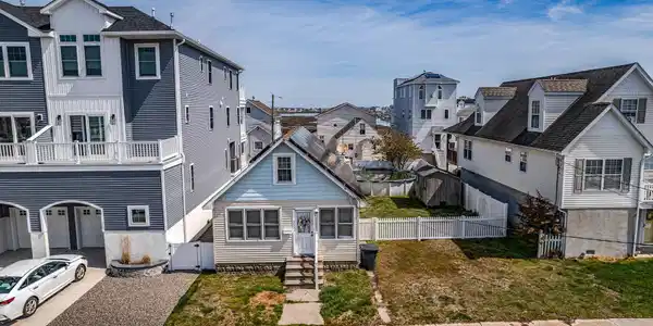 331 W 16th Avenue