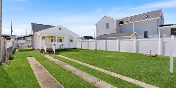 404 W Pine Avenue