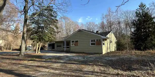 901 Hand Avenue