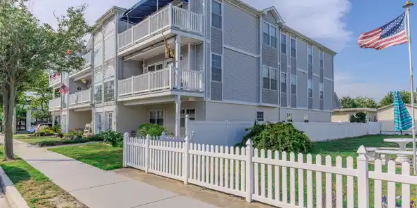 153 W Taylor Ave