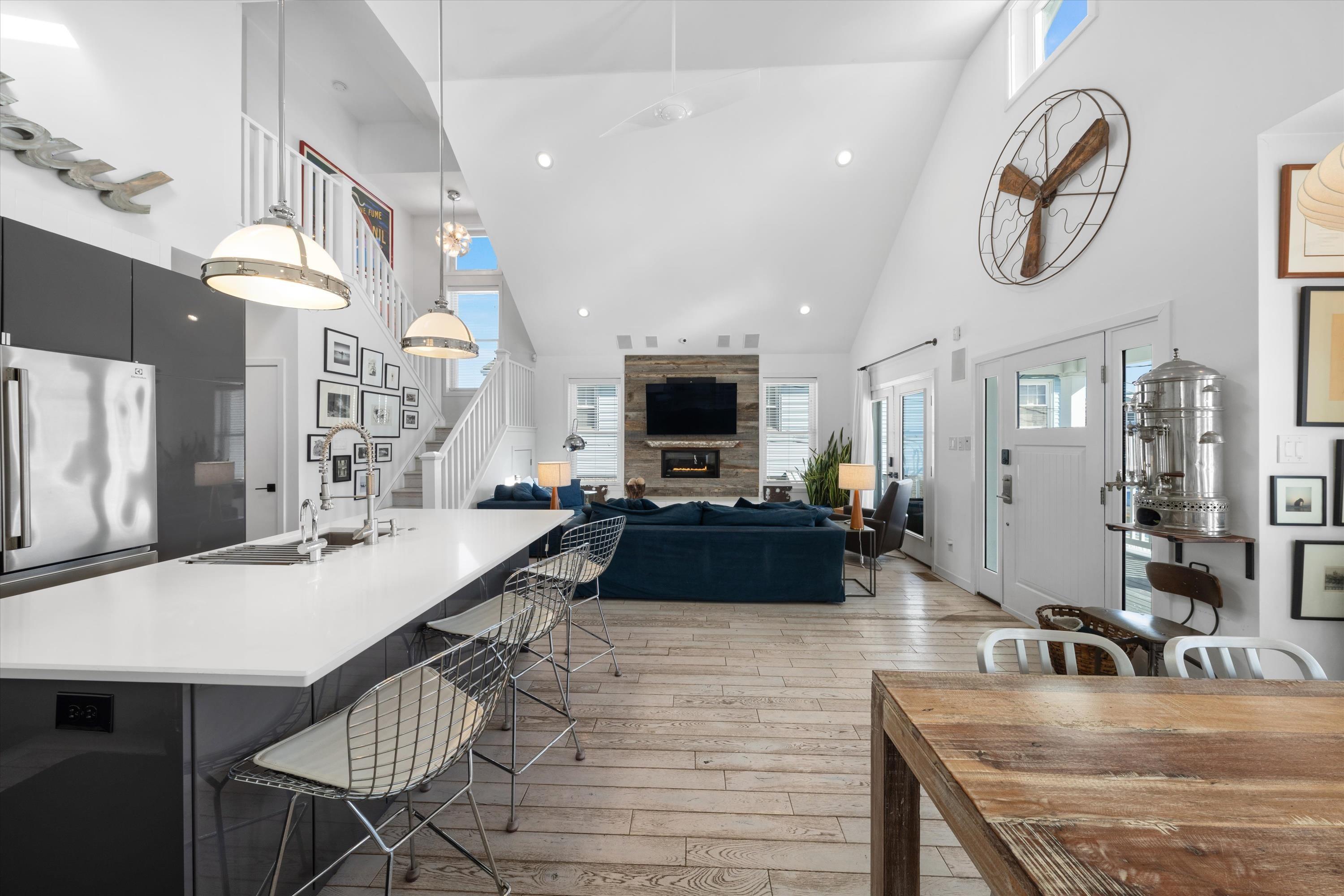 Image 3: Living Room