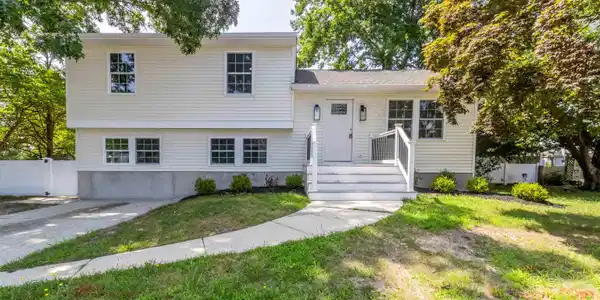 100 Roseann Avenue