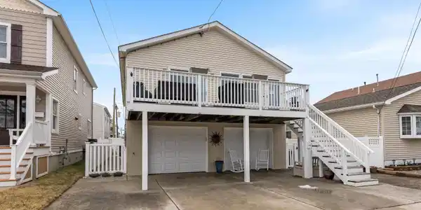106 W Syracuse Avenue