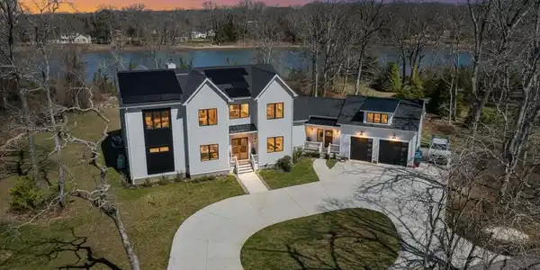 3937 Bayshore Road