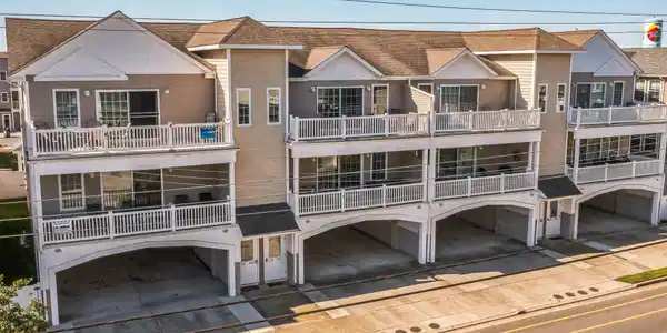 220 E Poplar Avenue