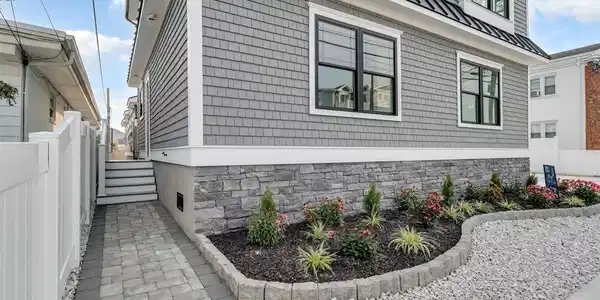 204 E Primrose Road