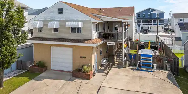 547 W Magnolia Avenue