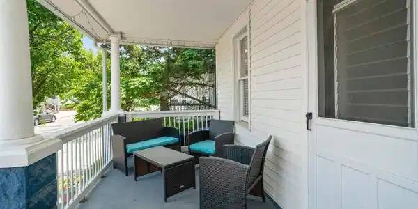 222-224 W Poplar Avenue