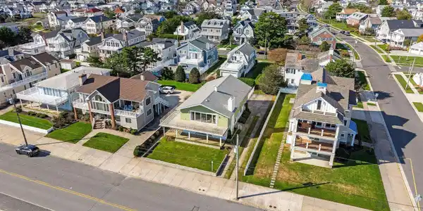 268 E Atlantic Boulevard
